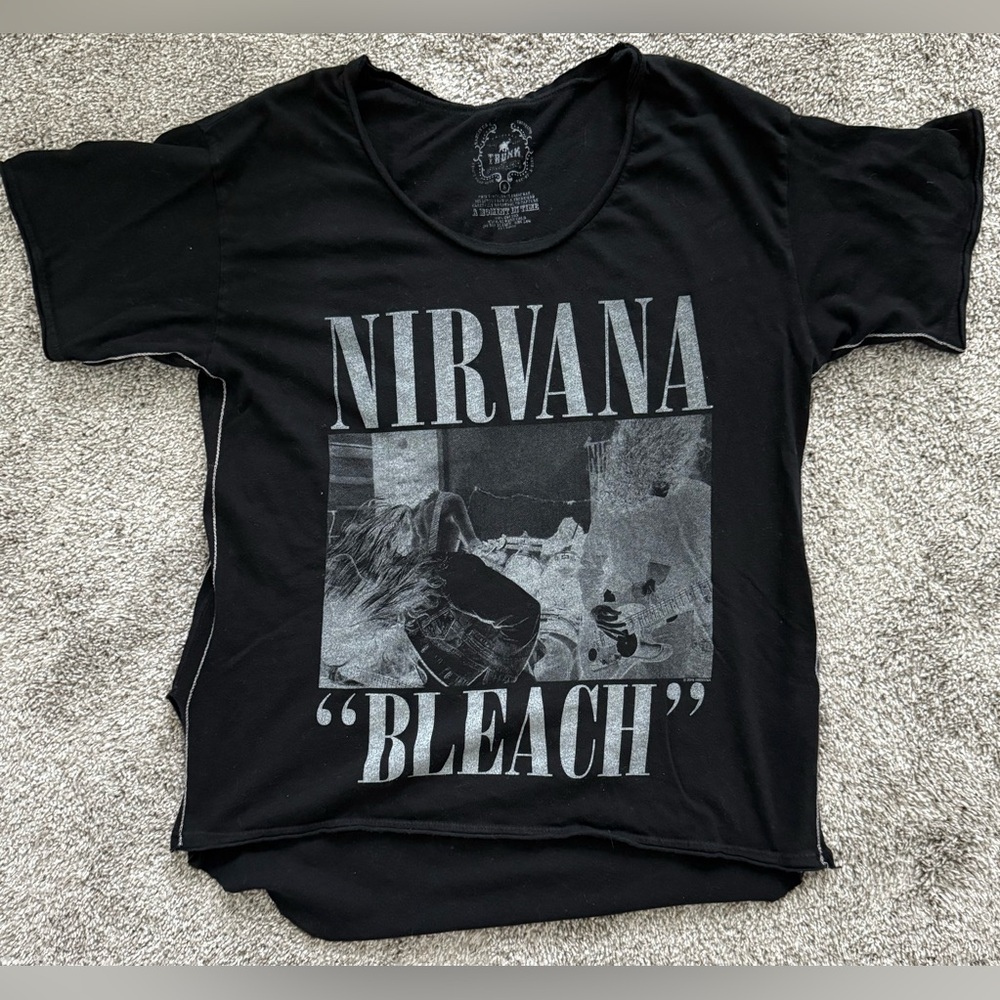 Trunk Ltd. Nirvana 'Bleach' Black Tee w Split Side Hem Detail, Oversized Small